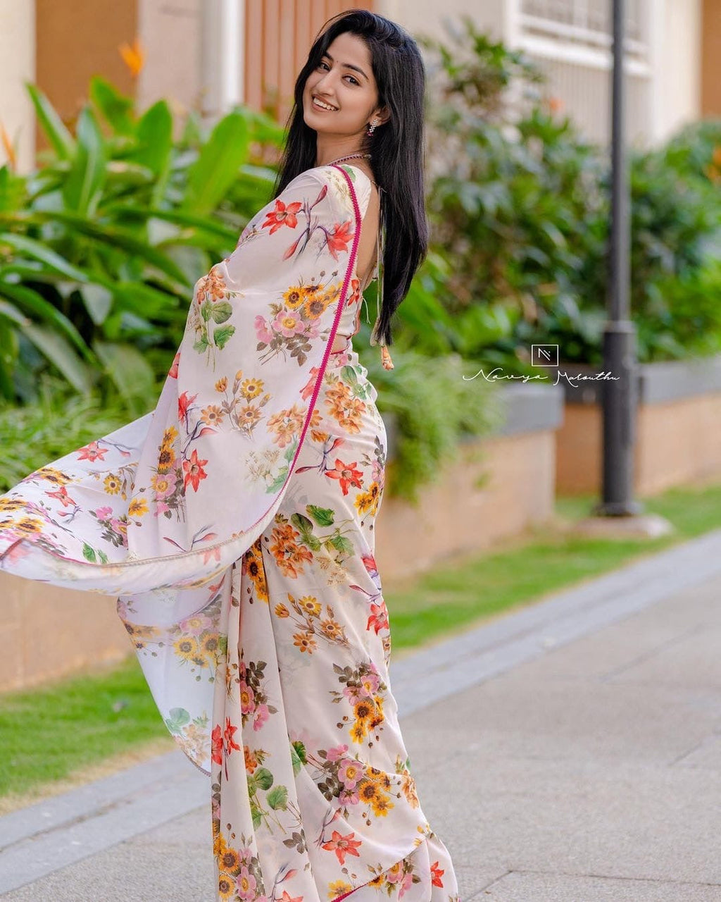 Floral Print unstitched Saree in Georgette
