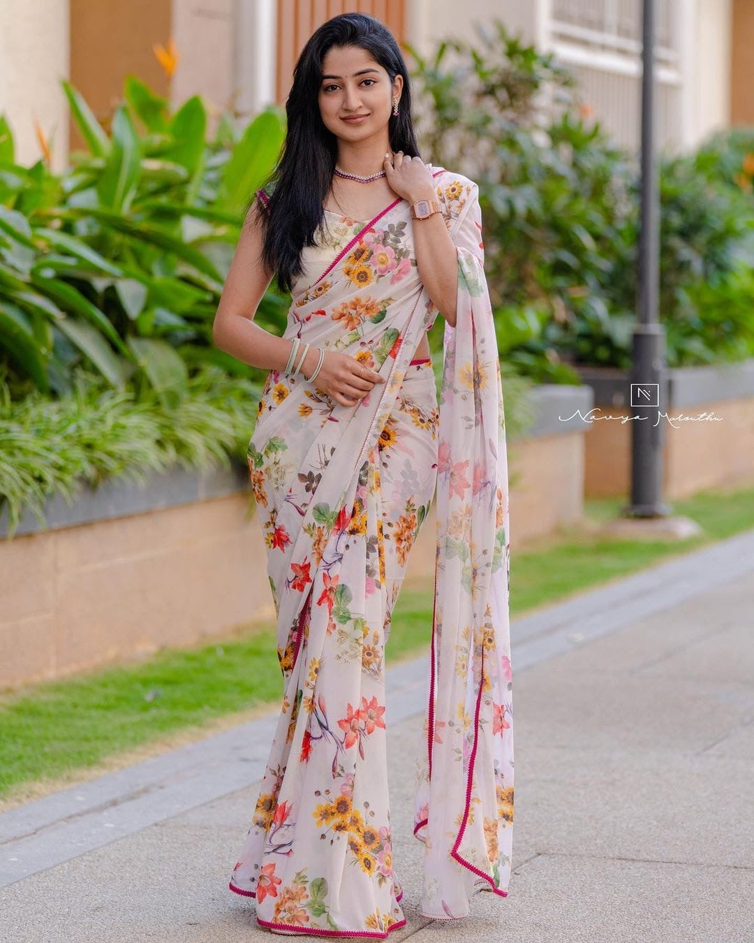 Floral Print unstitched Saree in Georgette