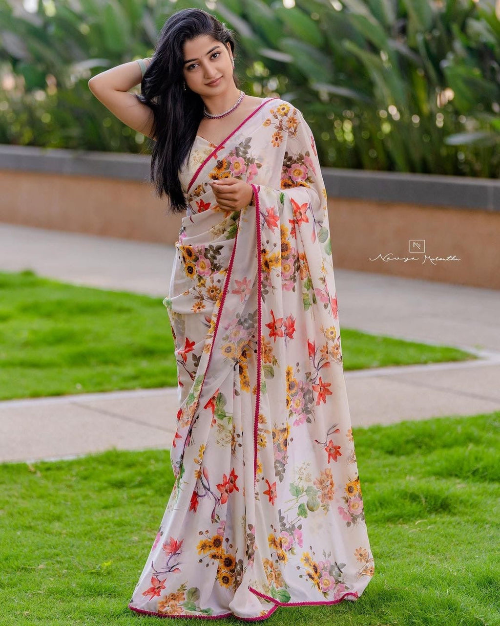 Floral Print unstitched Saree in Georgette