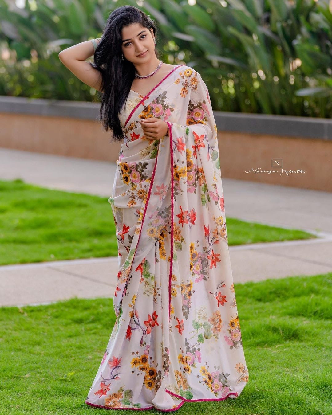 Floral Print unstitched Saree in Georgette